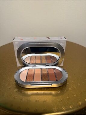 r.e.m. beauty Midnight Shadows Eyeshadow Palette - Babydoll - NWT - Neutral